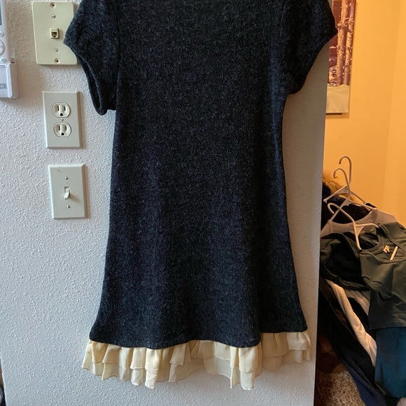 Adorable Wool T-shirt dress with lace and ruffle detail - Picture 3 of 5